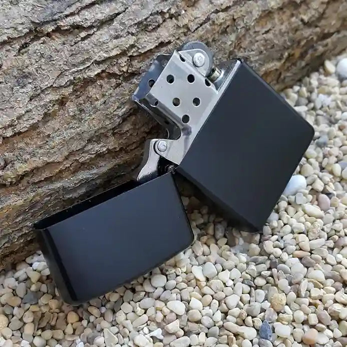 Zippo Classic Lighter – Windproof Flip-Top